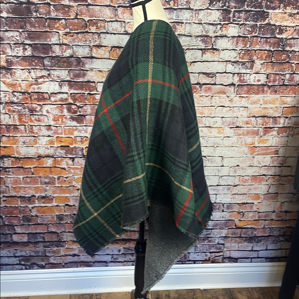 LA Express Acrylic Plaid Tartan Green Navy Versatile Wrap Shawl One Size - Picture 9 of 12
